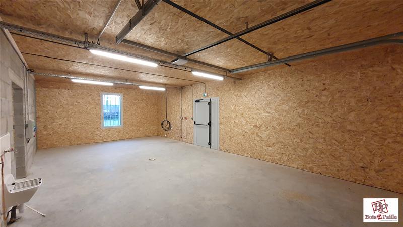 Ateliers municipaux isolés en paille à Coulon (79)